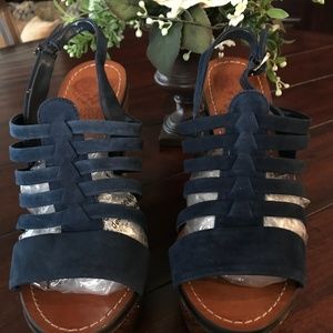 VINCE CAMUTO ONIA NAVY BLUE SUEDE PLATFORM WEDGE 7